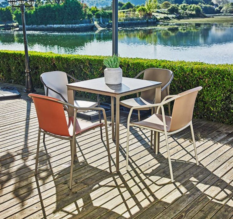 Mobilier horeca chr : quels matériaux privilégier pour un usage intensif